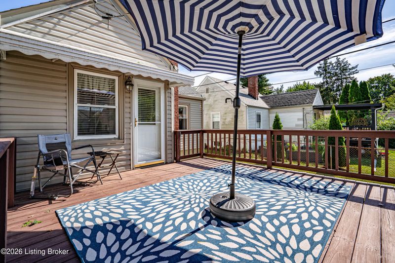 206 Colonial Dr, Louisville, KY 40207