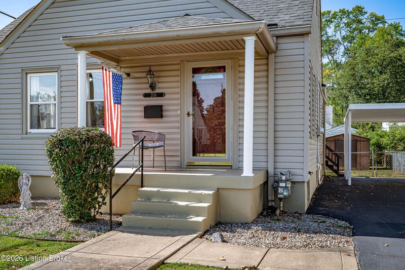 206 Colonial Dr, Louisville, KY 40207