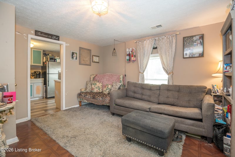 206 Fourth Ave, Shepherdsville, KY 40165
