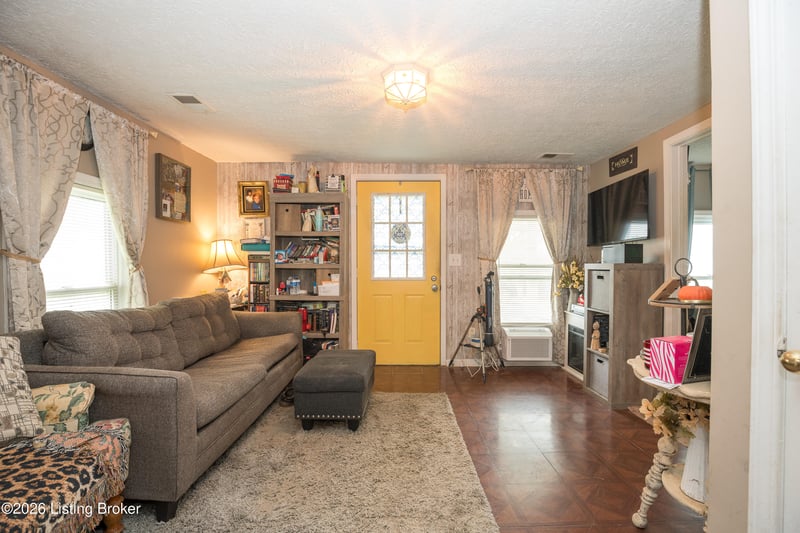 206 Fourth Ave, Shepherdsville, KY 40165