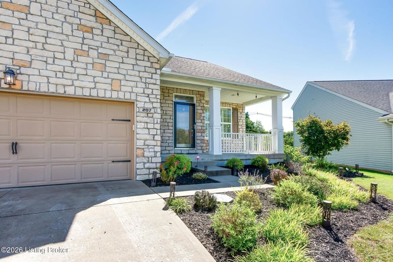 207 Brookfield Hills Ct, Louisville, KY 40245