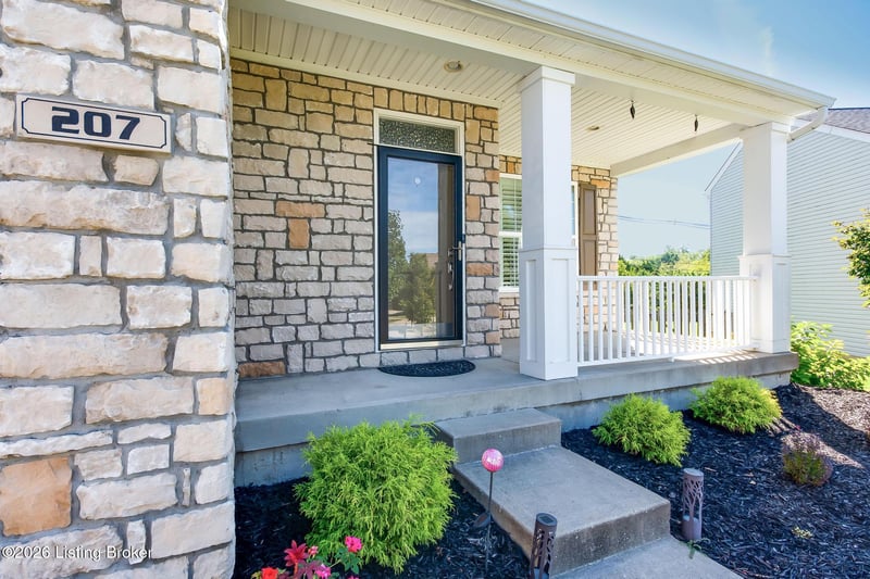 207 Brookfield Hills Ct, Louisville, KY 40245