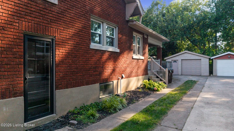 208 Oxford Pl, Louisville, KY 40207