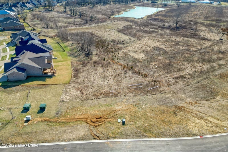 208 Shakes Creek Dr, Fisherville, KY 40023