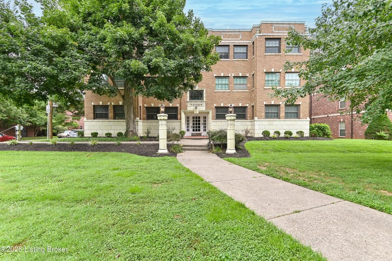 2082 Douglass Blvd #18, Louisville, KY 40205