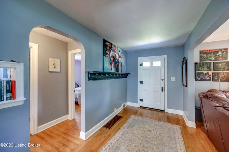 210 Daisy Ln, Louisville, KY 40243