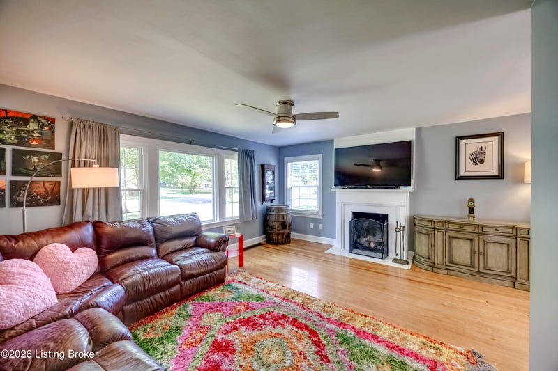 210 Daisy Ln, Louisville, KY 40243