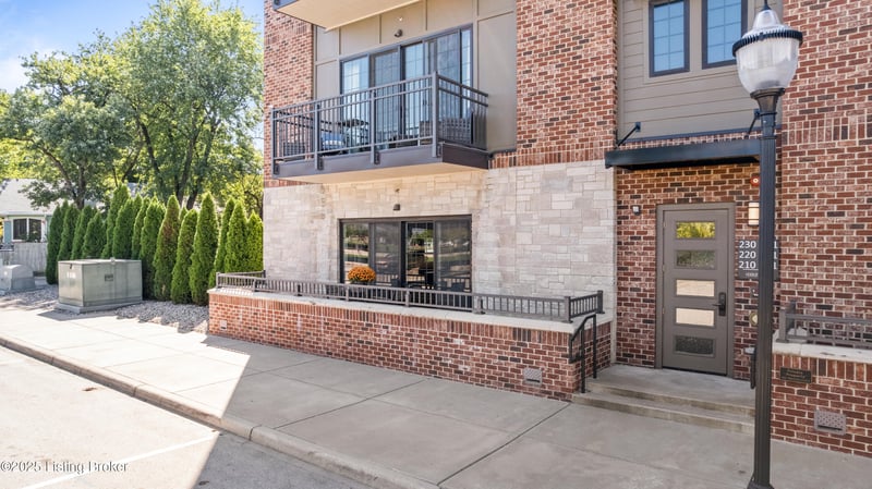 210 Mulberry St, Jeffersonville, IN 47130