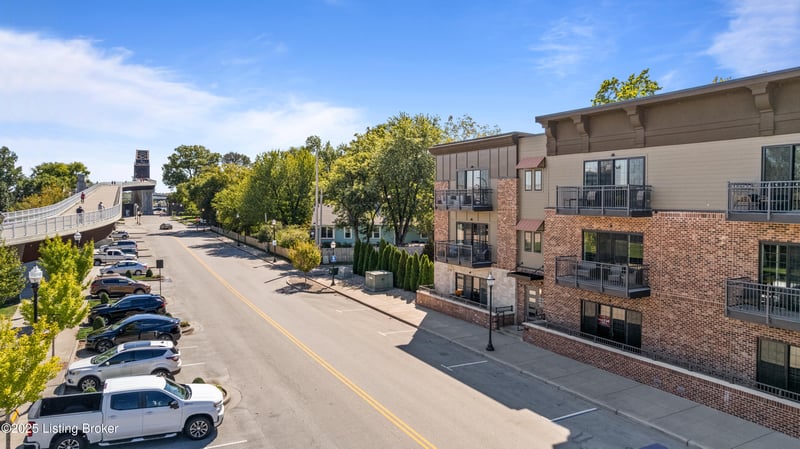 210 Mulberry St, Jeffersonville, IN 47130