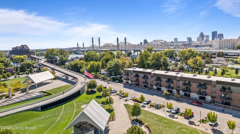 210 Mulberry St, Jeffersonville, IN 47130
