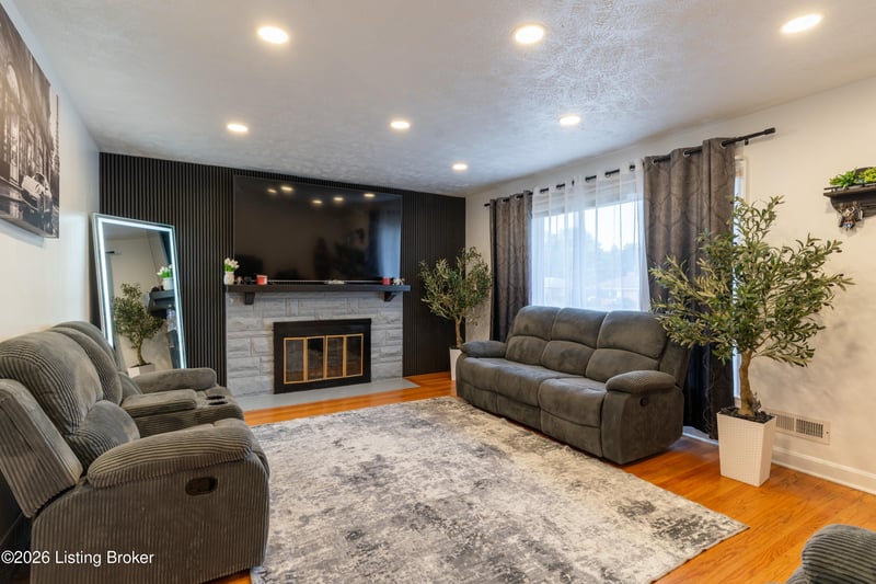 210 Spring Garden Dr, Louisville, KY 40218