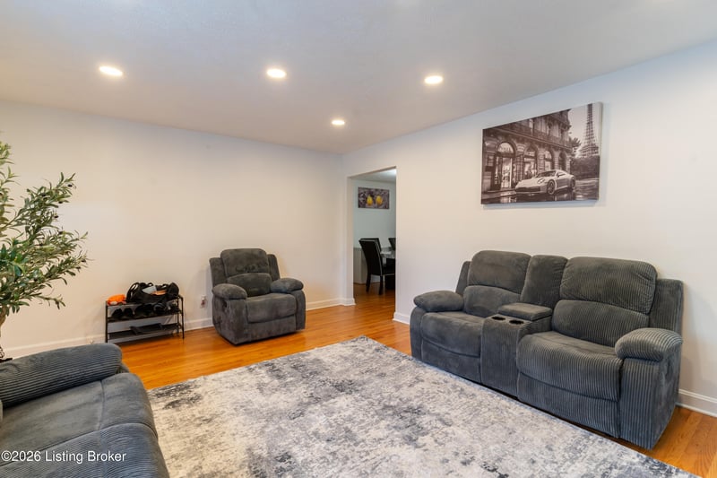 210 Spring Garden Dr, Louisville, KY 40218