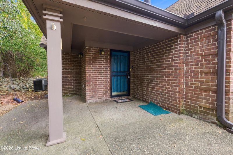 2101 Eastbridge Ct, Louisville, KY 40223