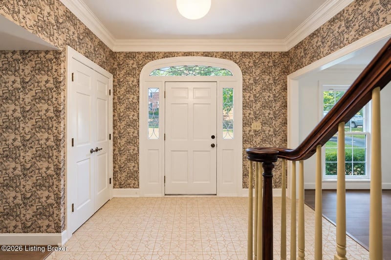 2108 Bainbridge Row Dr, Louisville, KY 40207