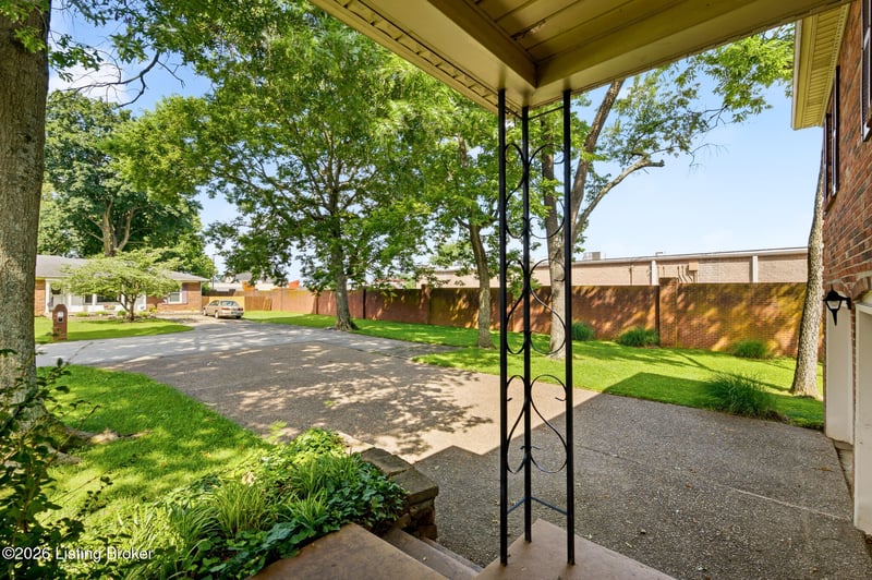 2109 Bridlewood Dr, Jeffersontown, KY 40299