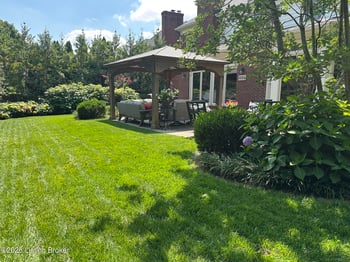 211 Pepperbush Rd, Louisville, KY 40207