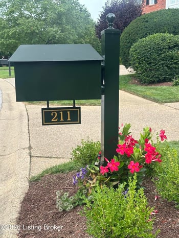 211 Pepperbush Rd, Louisville, KY 40207
