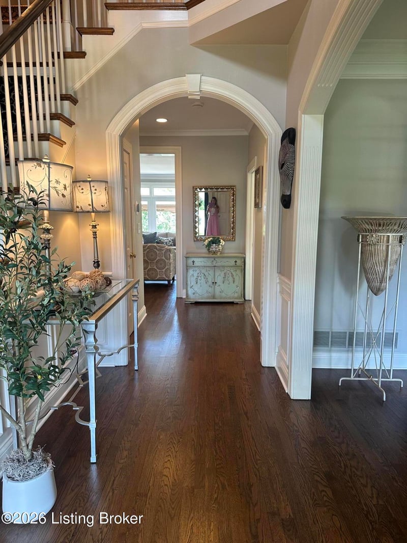 211 Pepperbush Rd, Louisville, KY 40207