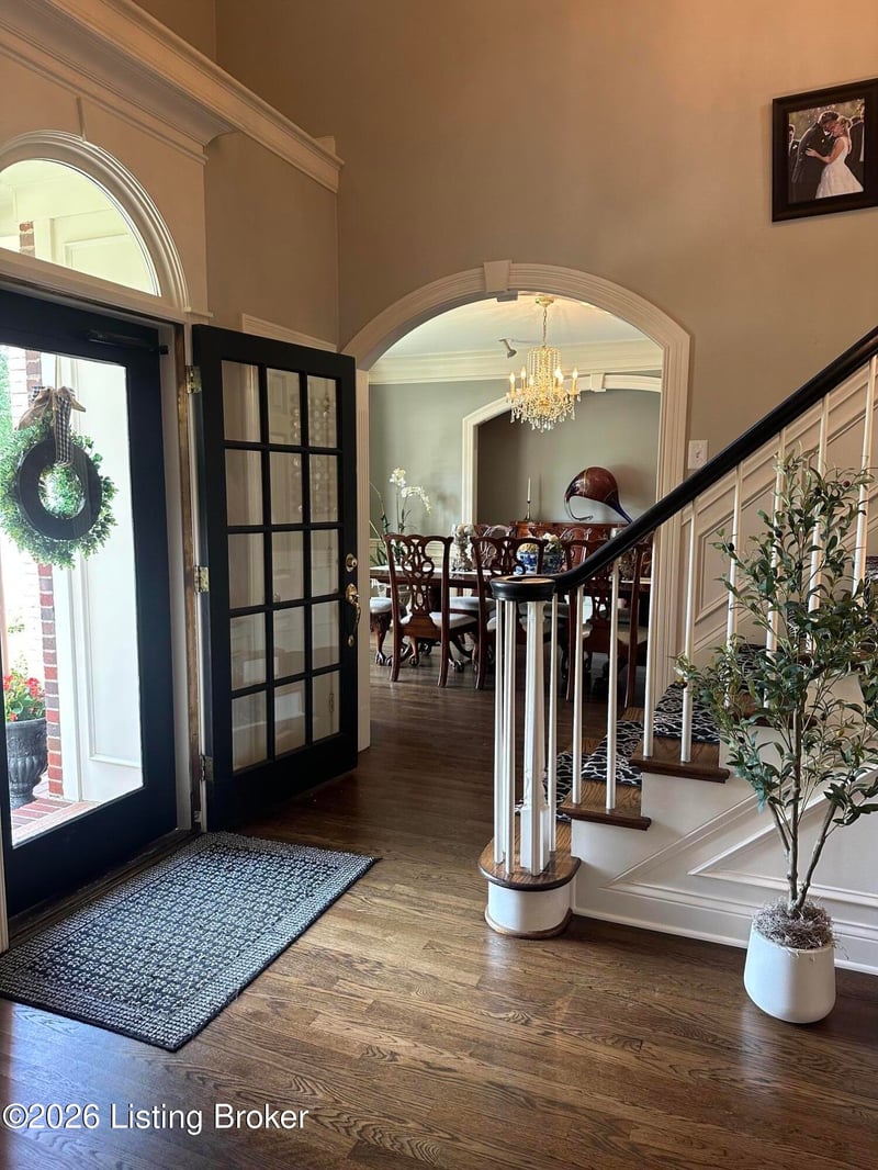 211 Pepperbush Rd, Louisville, KY 40207