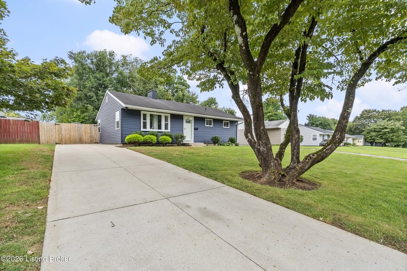 211 Redding Rd, Louisville, KY 40218
