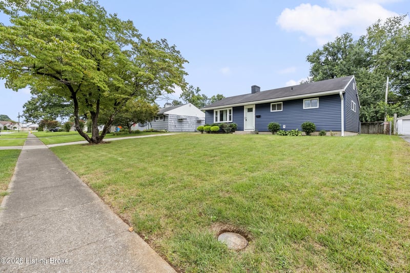 211 Redding Rd, Louisville, KY 40218