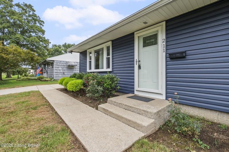 211 Redding Rd, Louisville, KY 40218