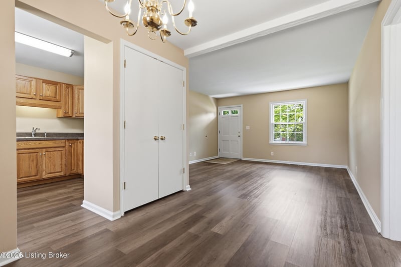 2110 Dogoon Dr, Louisville, KY 40223