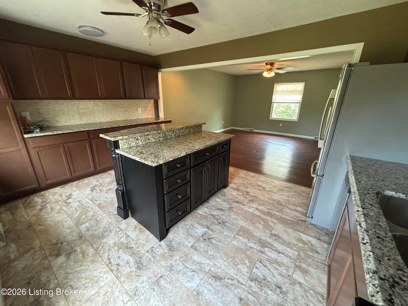 212 Bluegrass Rd, Elizabethtown, KY 42701