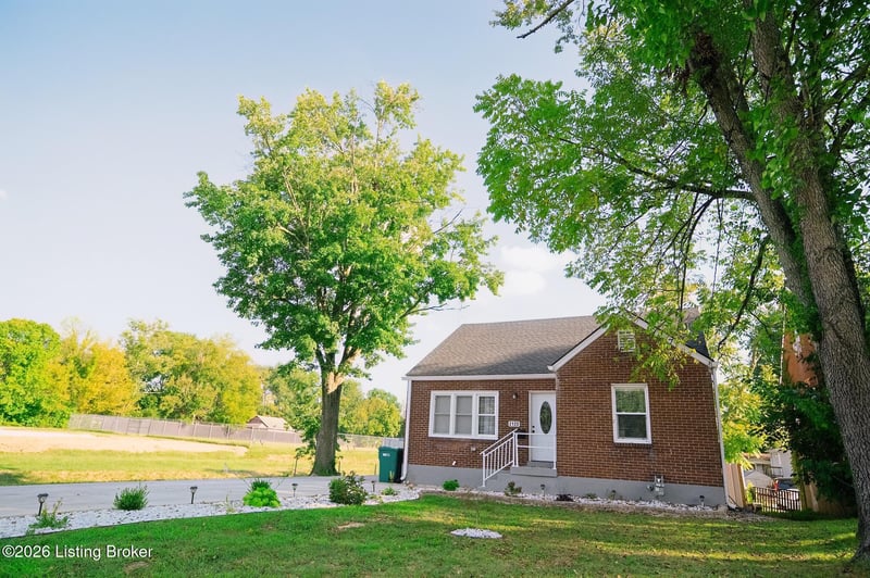 2120 Rockford Ln, Louisville, KY 40216
