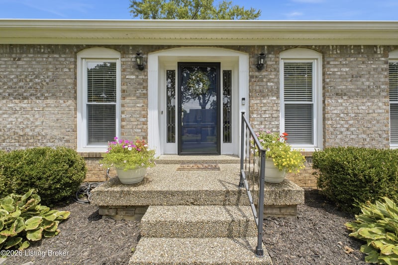 213 Club Oak Ct, Louisville, KY 40223