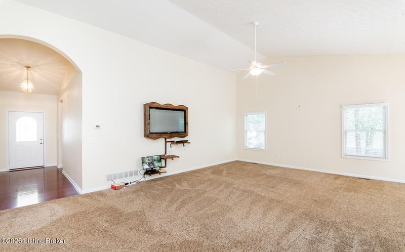 213 Saint Regis Dr, Shelbyville, KY 40065