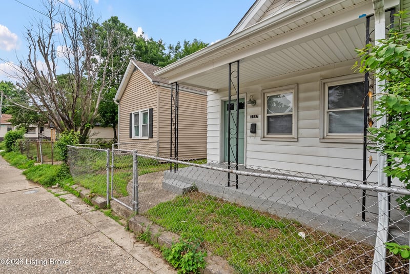 2137 Bradley Ave, Louisville, KY 40217