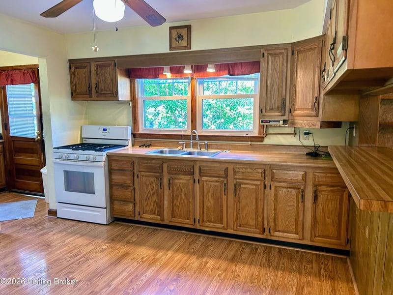 214 S Lillian Way, Louisville, KY 40214