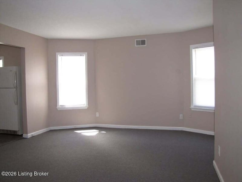 214 W Collins Ct, Louisville, KY 40214