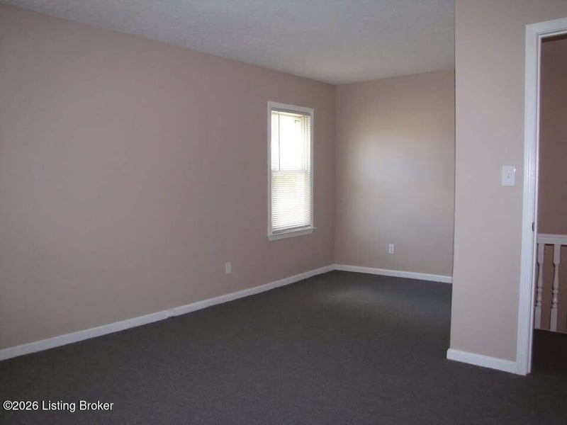 214 W Collins Ct, Louisville, KY 40214