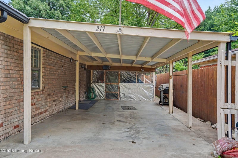 217 Mackie Ln, Louisville, KY 40214