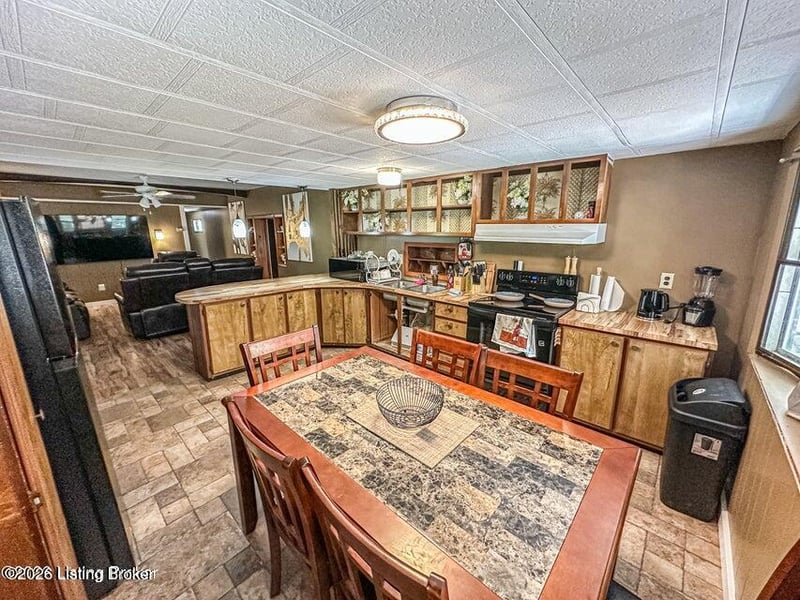 2199 Eveleigh Rd, Leitchfield, KY 42754