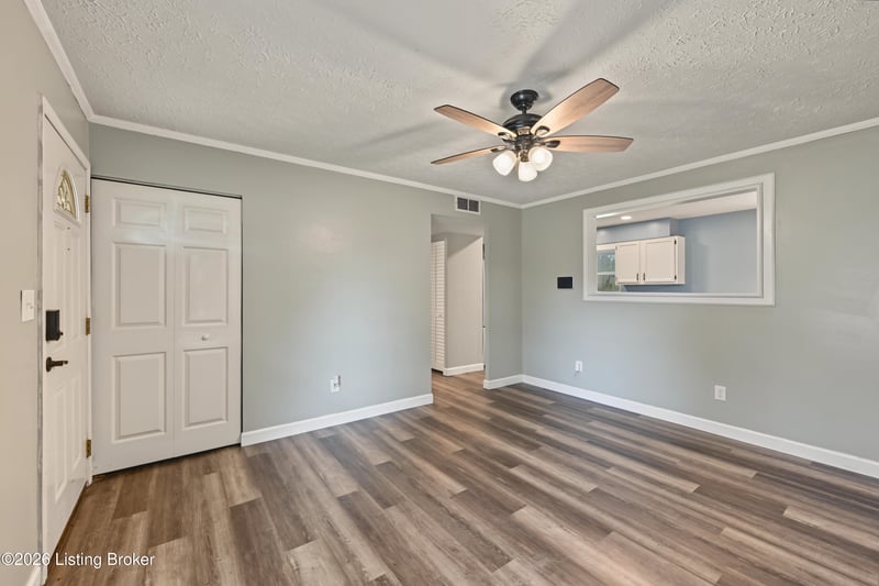 220 Beechland Rd, Louisville, KY 40229