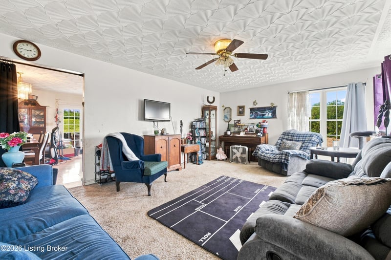 220 Burns Ln, Taylorsville, KY 40071