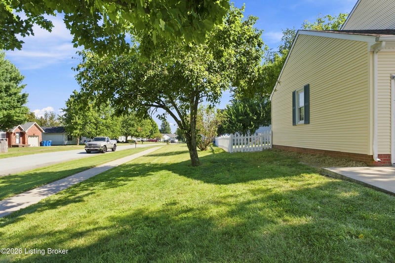 220 Rolling Ridge Way, Simpsonville, KY 40067