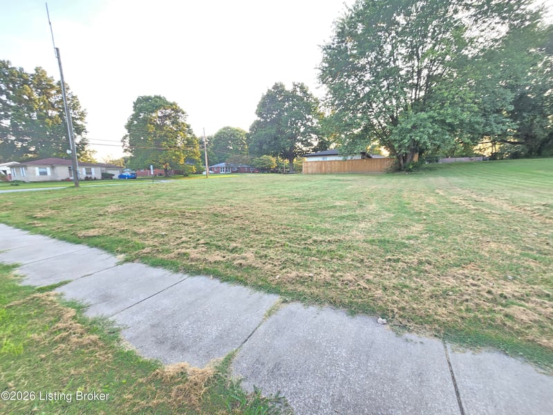 2201 Garrs Ln, Louisville, KY 40216