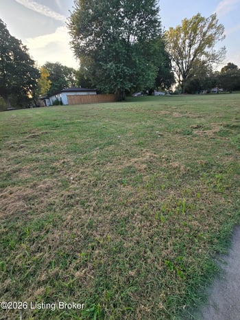 2201 Garrs Ln, Louisville, KY 40216