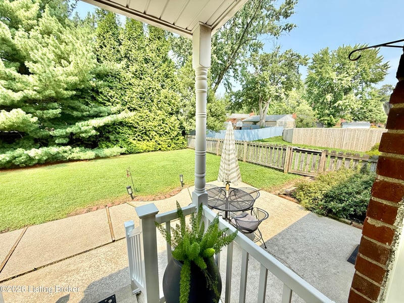 2206 Renown Dr, Jeffersontown, KY 40299