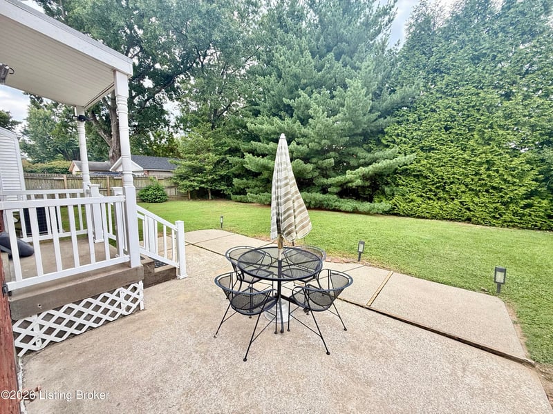 2206 Renown Dr, Jeffersontown, KY 40299