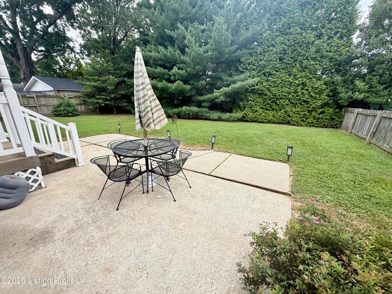 2206 Renown Dr, Jeffersontown, KY 40299