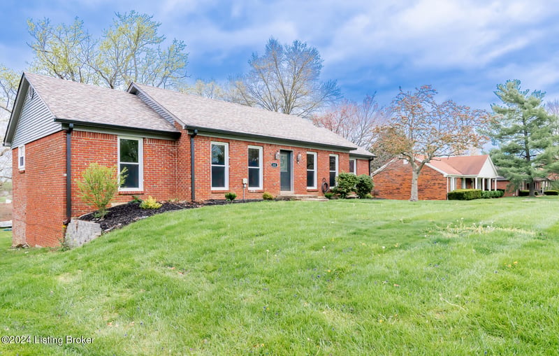 221 Hillview Dr, Shelbyville, KY 40065