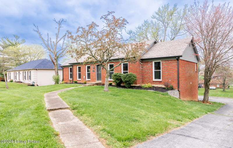 221 Hillview Dr, Shelbyville, KY 40065