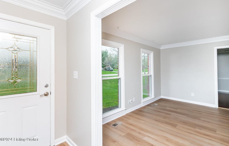 221 Hillview Dr, Shelbyville, KY 40065