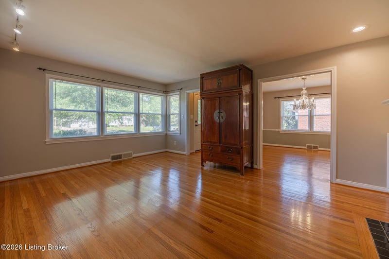 221 Ring Rd, Louisville, KY 40207