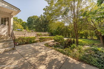221 Ring Rd, Louisville, KY 40207